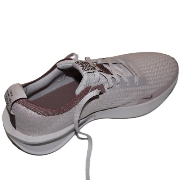 WOMEN'S NIKE PLAT VIOLET INTERACT RUN SNEAKERS US9/UK6.5/EUR40.5 - Picture 2 of 7